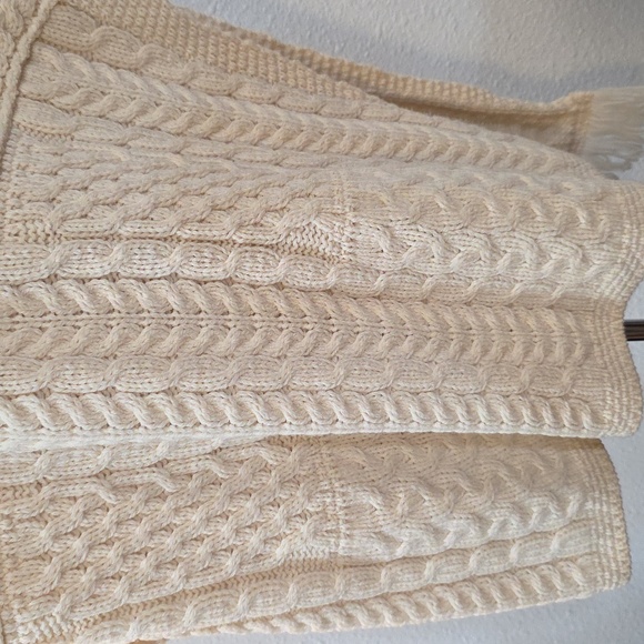 Aran Crafts knitted shawl or wrap with pockets - Picture 6 of 12